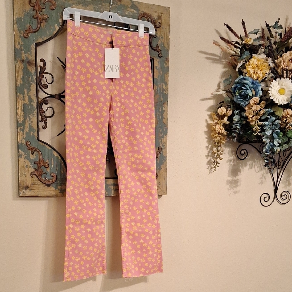 Zara Yellow Floral HighRise Boot Cut Jeans. NWT Size 4